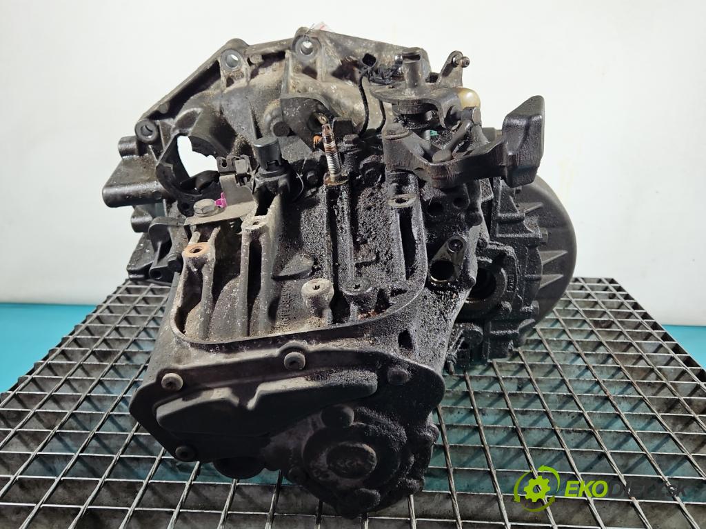 Peugeot 407 3.0 V6 manual 156 kW 2946 cm3 2- převodovka stupňová manual 20MB07