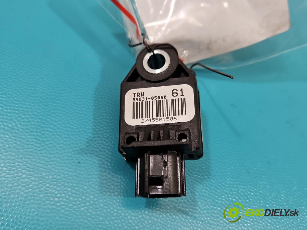 Toyota Avensis III T27 2009-2018 2.0 D4D 143 HP manual 105 kW 1995 cm3 5- snímač šokovat: 89831-05060 (Snímač nárazu)