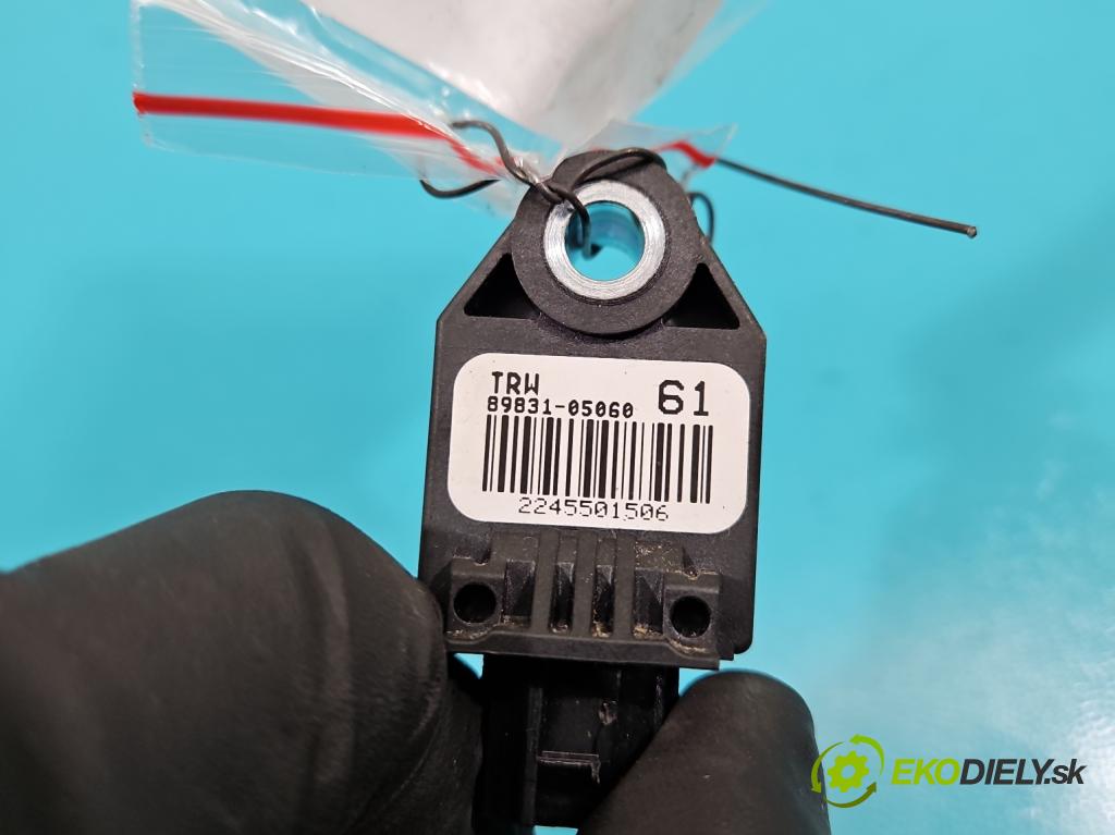 Toyota Avensis III T27 2009-2018 2.0 D4D 143 HP manual 105 kW 1995 cm3 5- snímač šokovat: 89831-05060 (Snímač nárazu)