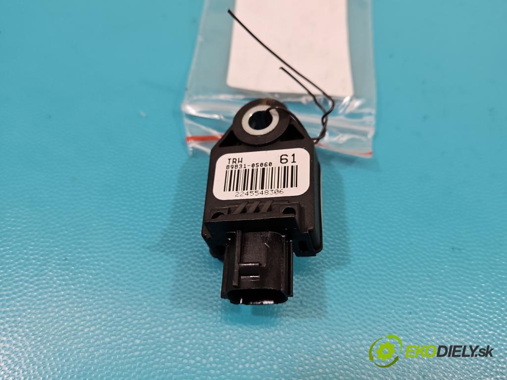 Toyota Avensis III T27 2009-2018 2.0 D4D 143 HP manual 105 kW 1995 cm3 5- snímač šokovat: 89831-05060 (Snímač nárazu)