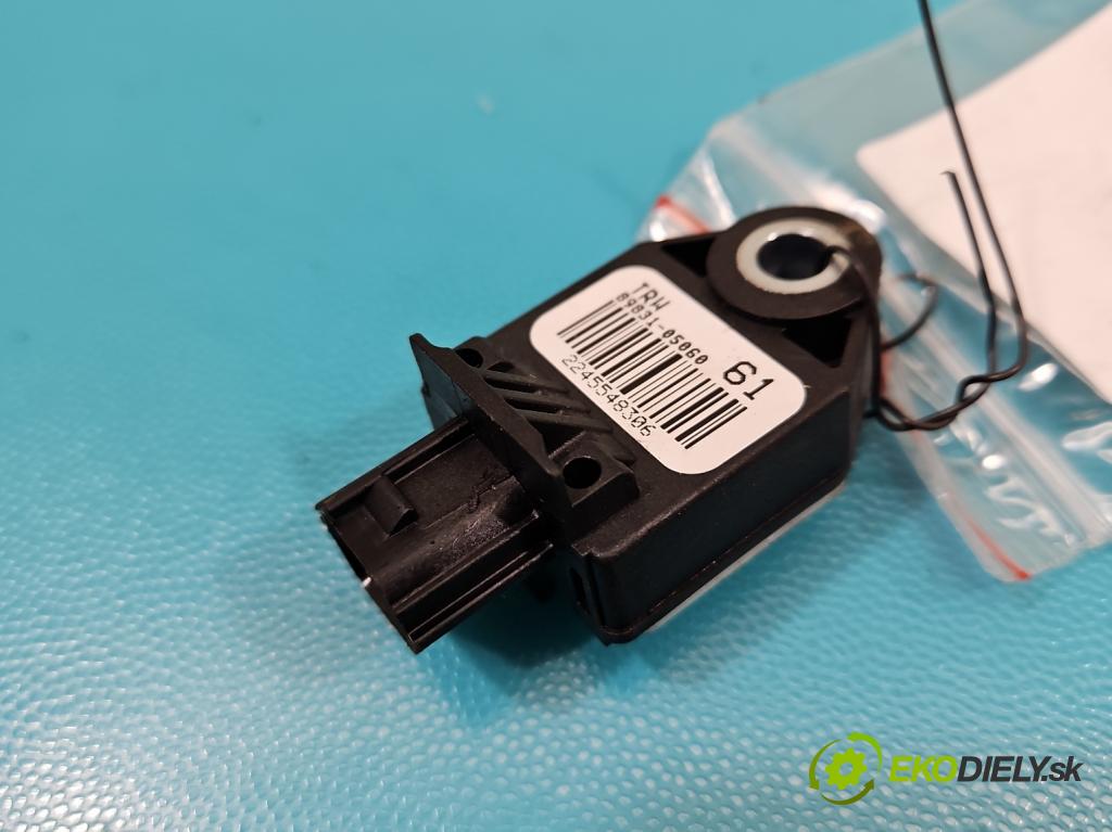 Toyota Avensis III T27 2009-2018 2.0 D4D 143 HP manual 105 kW 1995 cm3 5- snímač šokovat: 89831-05060 (Snímač nárazu)