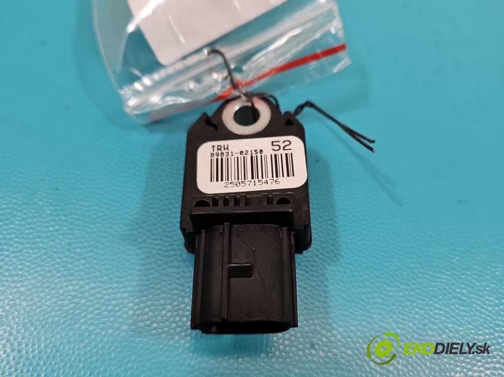 Toyota Avensis III T27 2009-2018 2.0 D4D 143 HP manual 105 kW 1995 cm3 5- snímač šokovat: 89831-02150 (Snímač nárazu)