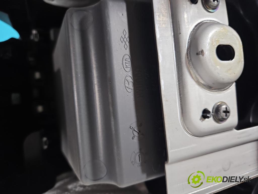 Hyundai Ix35 2.0 CRDI 136 HP manual 100 kW 1995 cm3 5- operadlo 84652-2Y000 (Lakťové opierky)