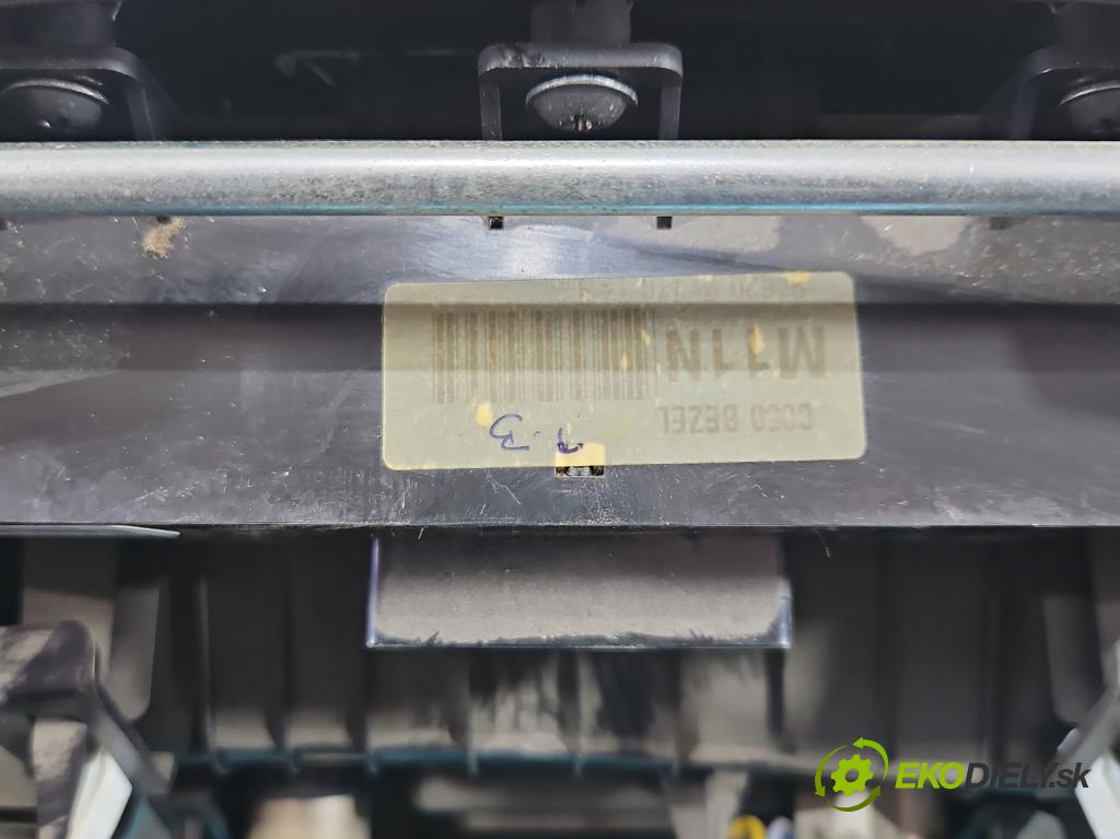 Hyundai Ix35 2.0 CRDI 136 HP manual 100 kW 1995 cm3 5- operadlo 84652-2Y000 (Lakťové opierky)