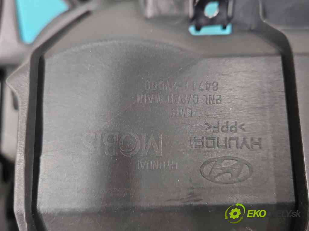 Hyundai Ix35 2.0 CRDI 136 HP manual 100 kW 1995 cm3 5- kokpit,pristrojová doska rozdeľovacia