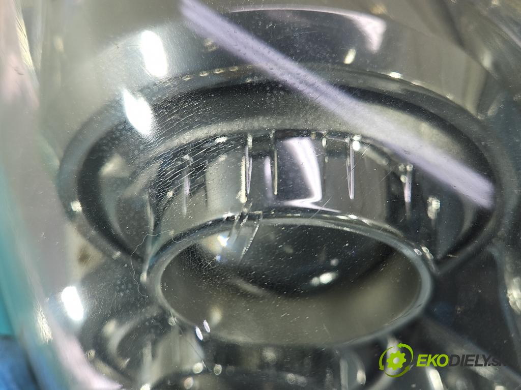 Peugeot 407 3.0 V6 manual 156 kW 2946 cm3 2- Reflektor: pravý  (Pravé)