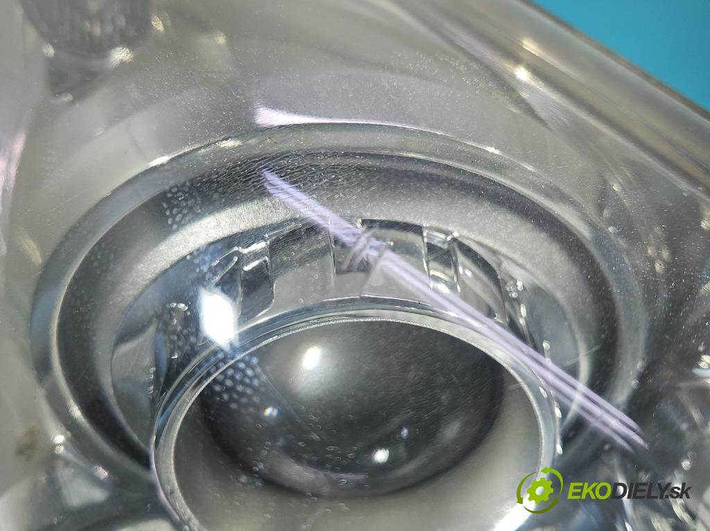 Peugeot 407 3.0 V6 manual 156 kW 2946 cm3 2- Reflektor: pravý  (Pravé)