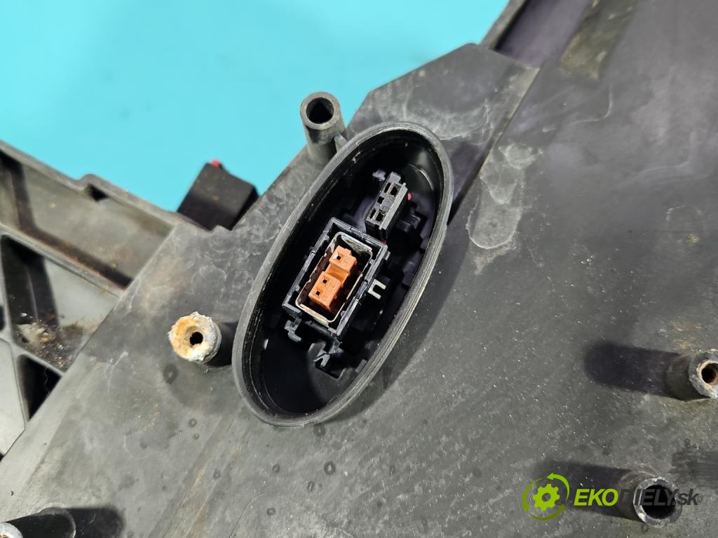 Peugeot 407 3.0 V6 manual 156 kW 2946 cm3 2- Reflektor: pravý  (Pravé)