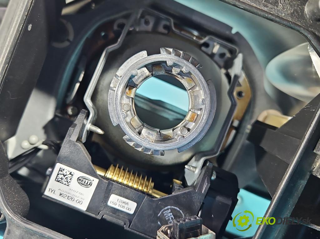 Peugeot 407 3.0 V6 manual 156 kW 2946 cm3 2- Reflektor: pravý  (Pravé)