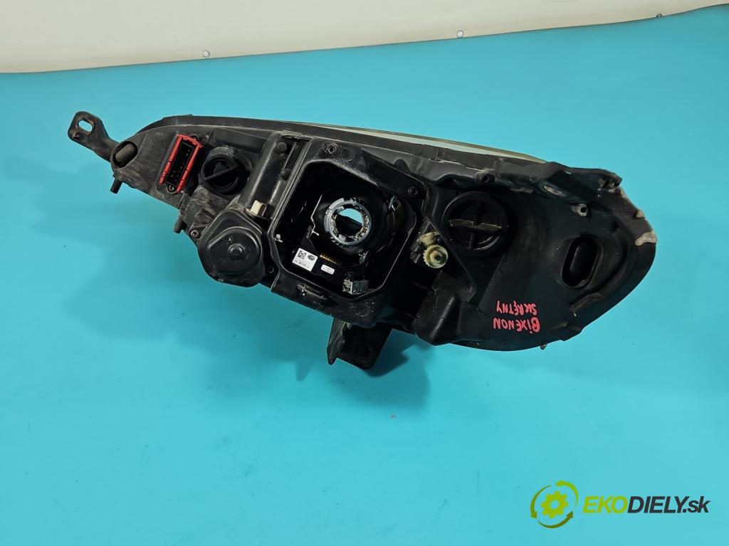 Peugeot 407 3.0 V6 manual 156 kW 2946 cm3 2- Reflektor: pravý  (Pravé)