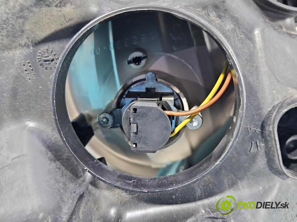 Citroen C4 Grand picasso I 2006-2013 2.0 HDi 136 HP automatic 100 kW 1997 cm3 5- Reflektor: pravý  (Pravé)