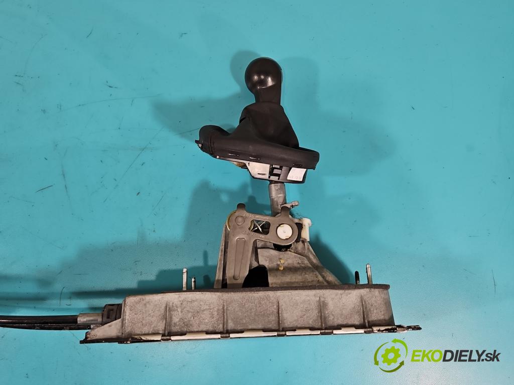 Seat Altea 1.4 tsi 125 HP manual 92 kW 1390 cm3 5- Páka: Změny: stupeň,rýchlosť 1Q0711049C (Rýchlostná páka (kulisa))