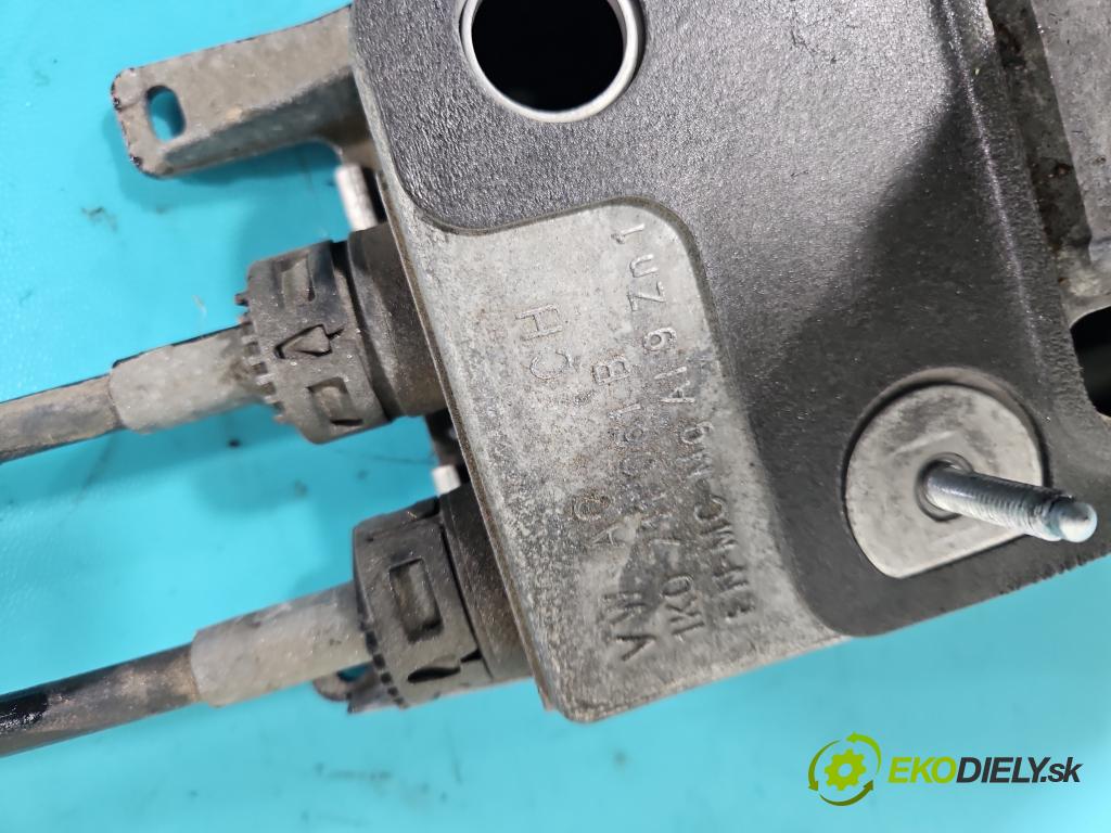 Seat Altea 1.4 tsi 125 HP manual 92 kW 1390 cm3 5- Páka: Změny: stupeň,rýchlosť 1Q0711049C (Rýchlostná páka (kulisa))