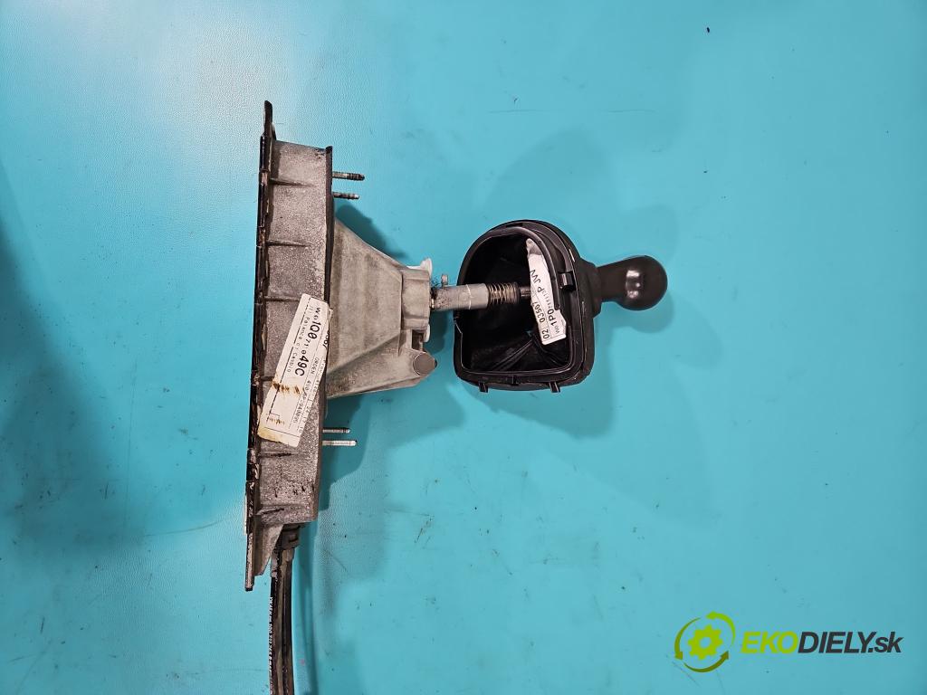 Seat Altea 1.4 tsi 125 HP manual 92 kW 1390 cm3 5- Páka: Změny: stupeň,rýchlosť 1Q0711049C (Rýchlostná páka (kulisa))