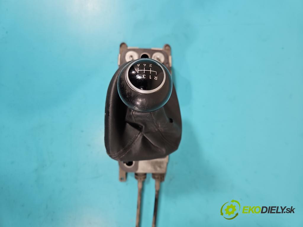 Seat Altea 1.4 tsi 125 HP manual 92 kW 1390 cm3 5- Páka: Změny: stupeň,rýchlosť 1Q0711049C (Rýchlostná páka (kulisa))