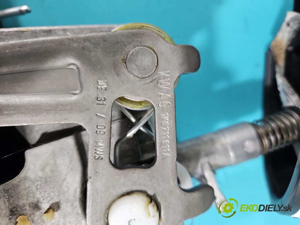 Seat Altea 1.4 tsi 125 HP manual 92 kW 1390 cm3 5- Páka: Změny: stupeň,rýchlosť 1Q0711049C (Rýchlostná páka (kulisa))