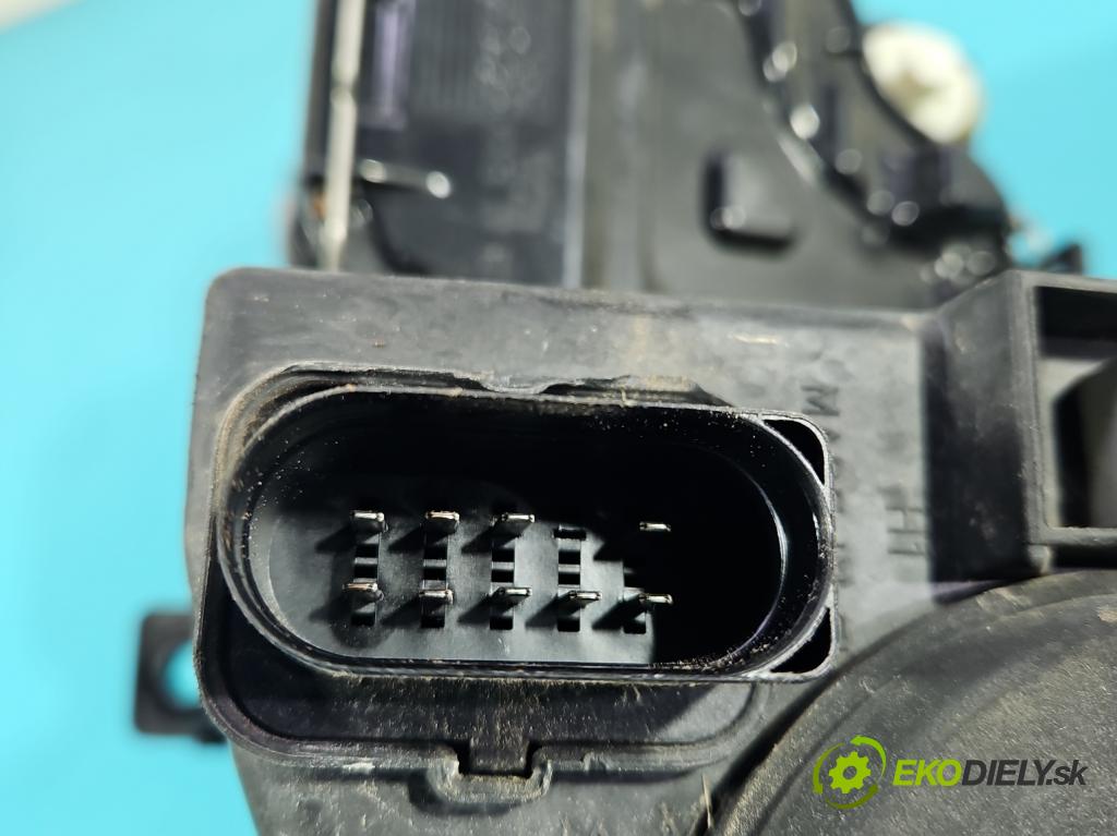 Seat Altea 1.4 tsi 125 HP manual 92 kW 1390 cm3 5- Reflektor: pravý 5P1941034A (Pravé)