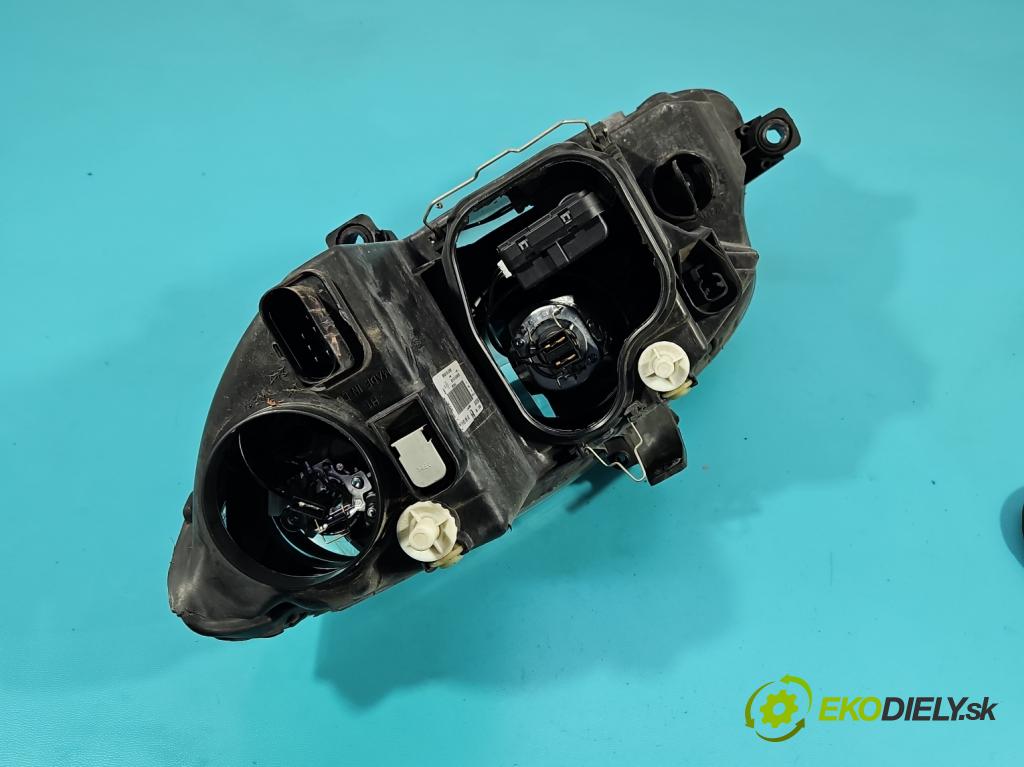 Seat Altea 1.4 tsi 125 HP manual 92 kW 1390 cm3 5- Reflektor: pravý 5P1941034A (Pravé)