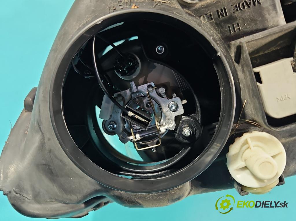 Seat Altea 1.4 tsi 125 HP manual 92 kW 1390 cm3 5- Reflektor: pravý 5P1941034A (Pravé)