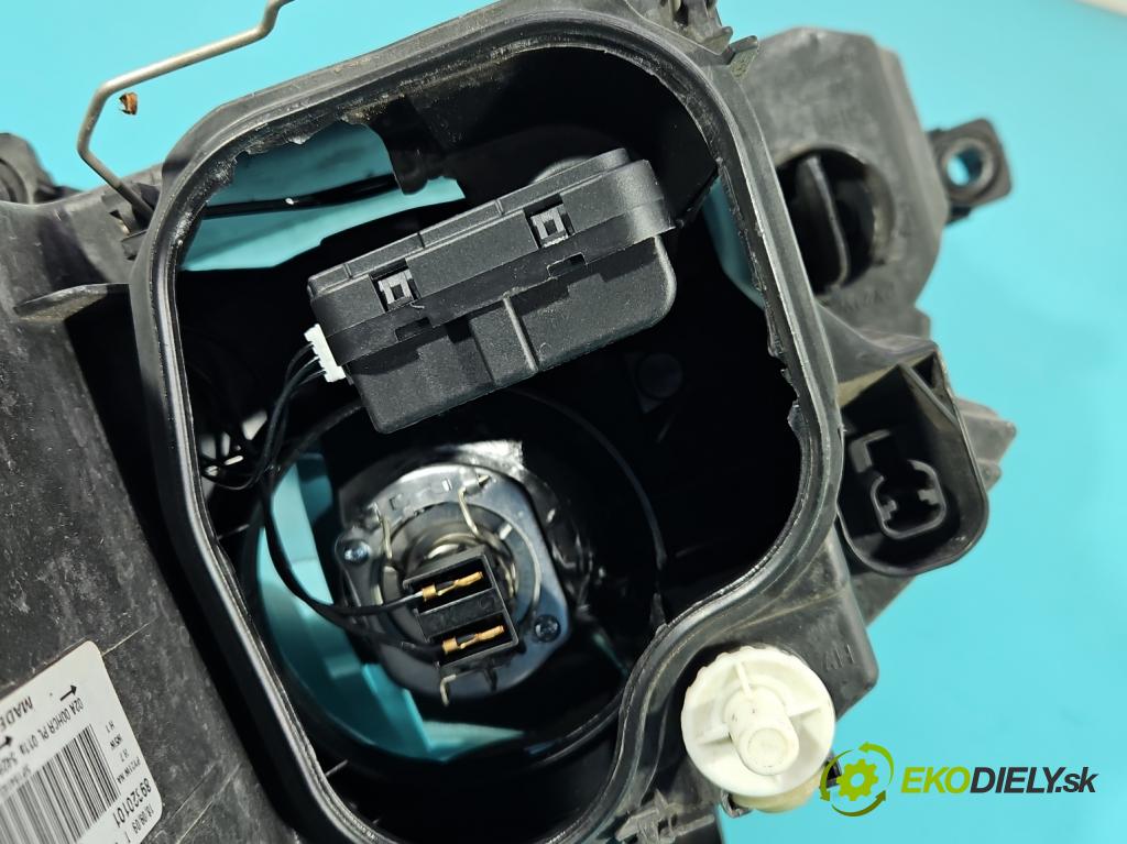 Seat Altea 1.4 tsi 125 HP manual 92 kW 1390 cm3 5- Reflektor: pravý 5P1941034A (Pravé)