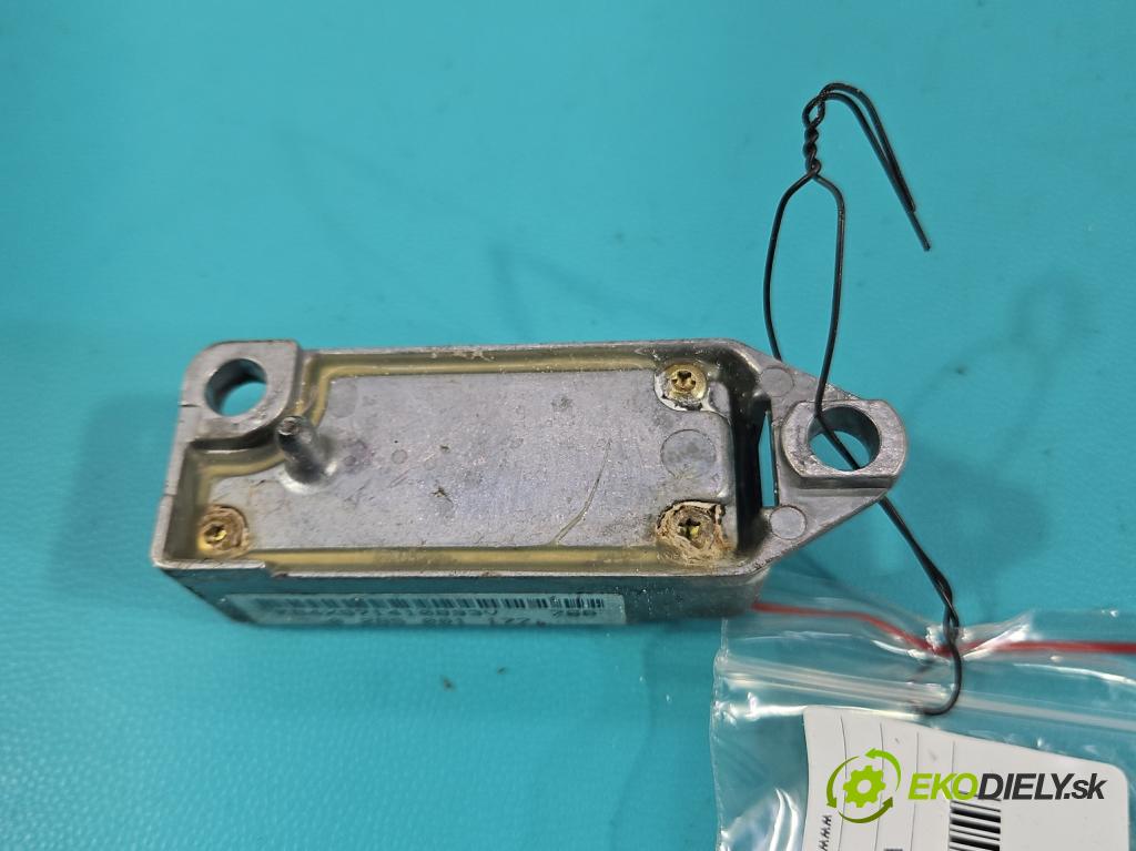 Vw Passat B5 1995-2005 1.9 tdi 110 HP manual 81 kW 1896 cm3 4- snímač šokovat: 3B0959643 (Snímač nárazu)