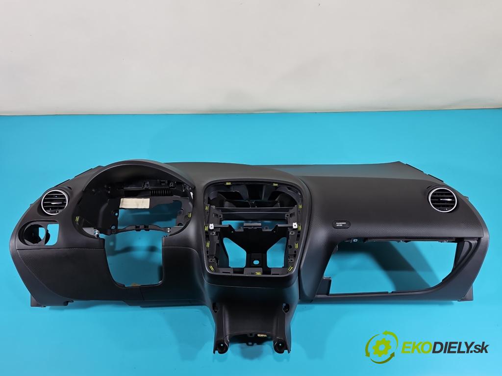 Seat Altea 1.4 tsi 125 HP manual 92 kW 1390 cm3 5- kokpit,pristrojová doska rozdeľovacia 