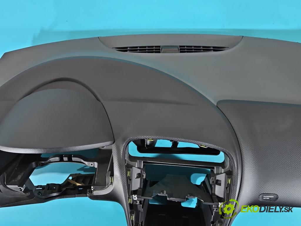 Seat Altea 1.4 tsi 125 HP manual 92 kW 1390 cm3 5- kokpit,pristrojová doska rozdeľovacia