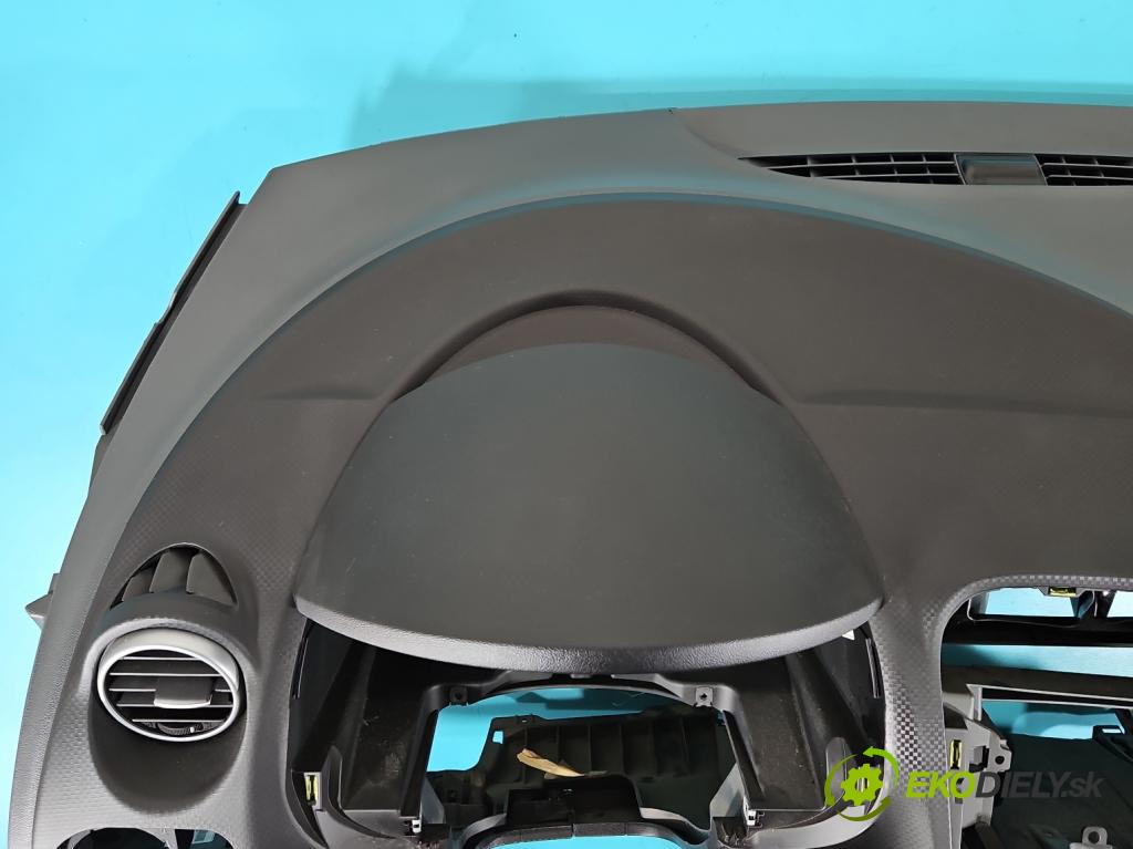 Seat Altea 1.4 tsi 125 HP manual 92 kW 1390 cm3 5- kokpit,pristrojová doska rozdeľovacia
