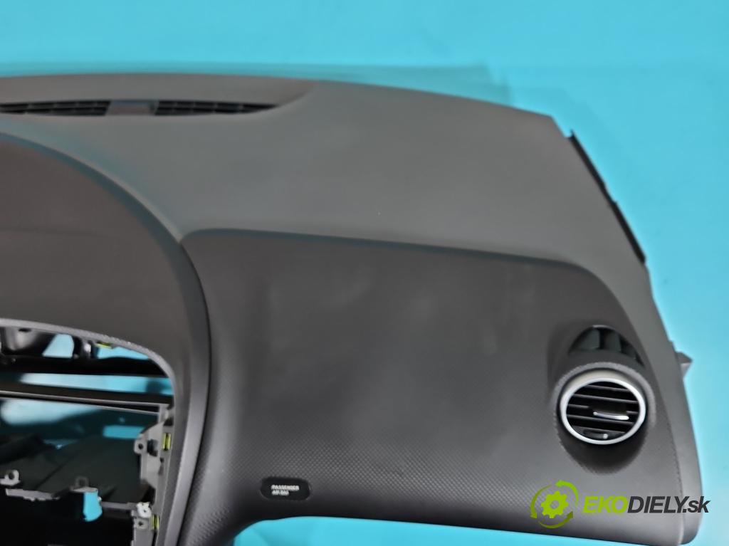 Seat Altea 1.4 tsi 125 HP manual 92 kW 1390 cm3 5- kokpit,pristrojová doska rozdeľovacia