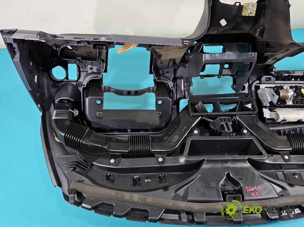 Seat Altea 1.4 tsi 125 HP manual 92 kW 1390 cm3 5- kokpit,pristrojová doska rozdeľovacia