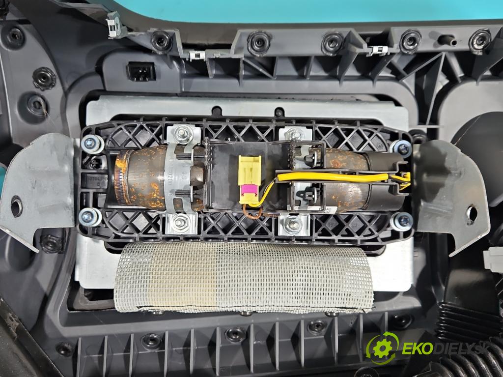 Seat Altea 1.4 tsi 125 HP manual 92 kW 1390 cm3 5- kokpit,pristrojová doska rozdeľovacia