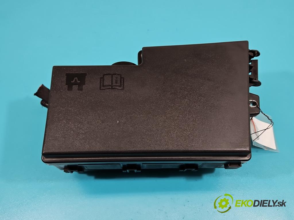 Volvo V50 1.6 D 109 hp manual 80 kW 1560 cm3 5- skříňka pojistková 8688040 (Pojistkové skříňky)