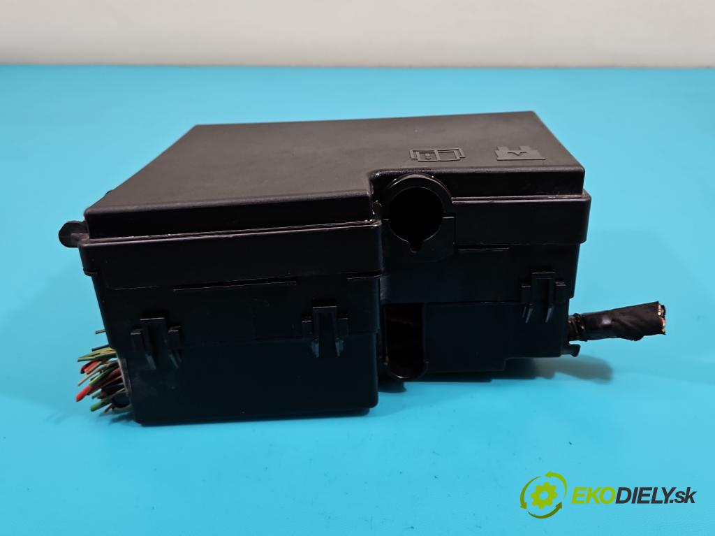 Volvo V50 1.6 D 109 hp manual 80 kW 1560 cm3 5- skříňka pojistková 8688040 (Pojistkové skříňky)