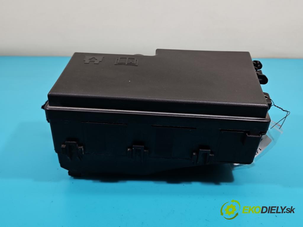 Volvo V50 1.6 D 109 hp manual 80 kW 1560 cm3 5- skříňka pojistková 8688040 (Pojistkové skříňky)