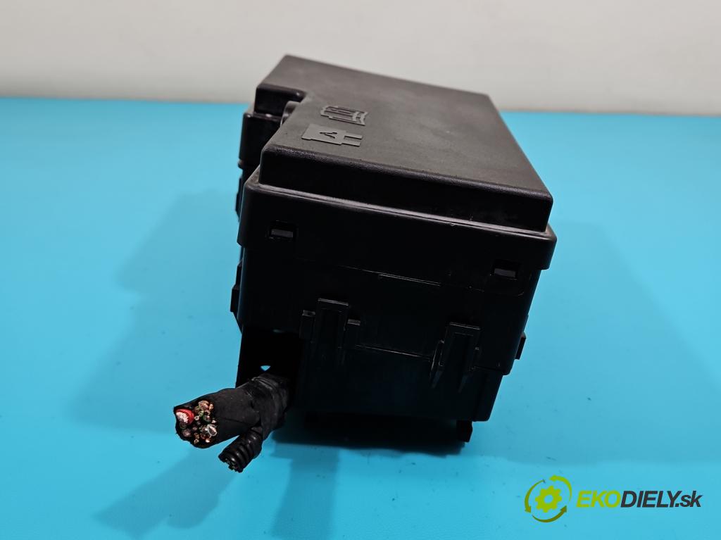 Volvo V50 1.6 D 109 hp manual 80 kW 1560 cm3 5- skříňka pojistková 8688040 (Pojistkové skříňky)