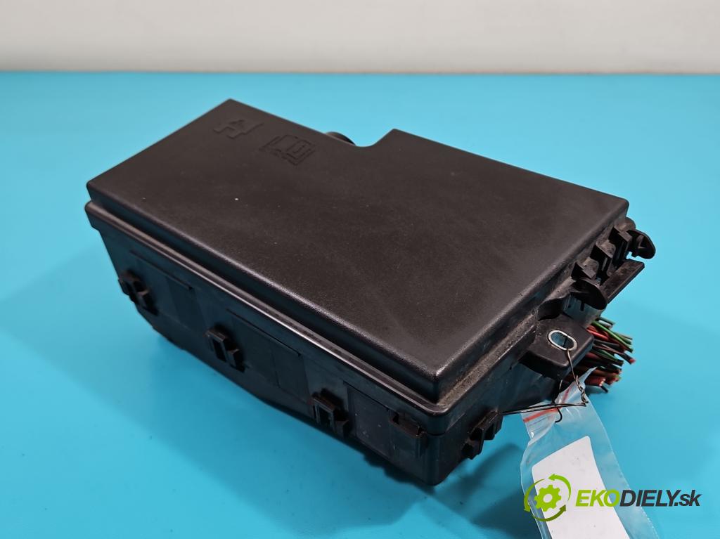 Volvo V50 1.6 D 109 hp manual 80 kW 1560 cm3 5- skříňka pojistková 8688040 (Pojistkové skříňky)