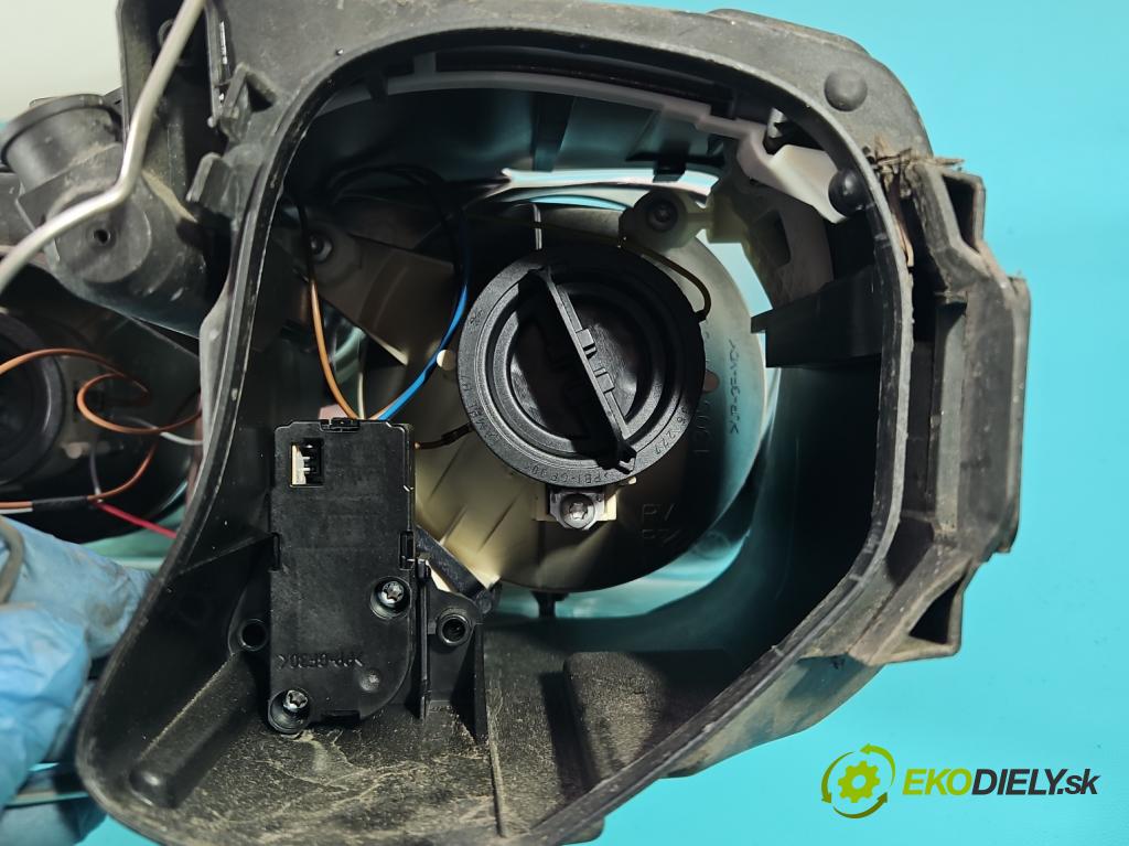 Vw Touran I 2003-2015 1.6 fsi 116 HP manual 85 kW 1598 cm3 5- Reflektor: pravý 0301205202 (Pravé)