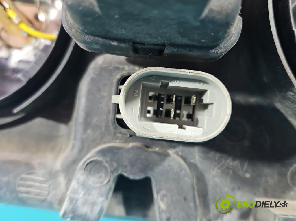 Renault Scenic I 1996-2003 1.6 16V 107 HP manual 79 kW 1598 cm3 5- Reflektor: pravý 7700432097 (Pravé)