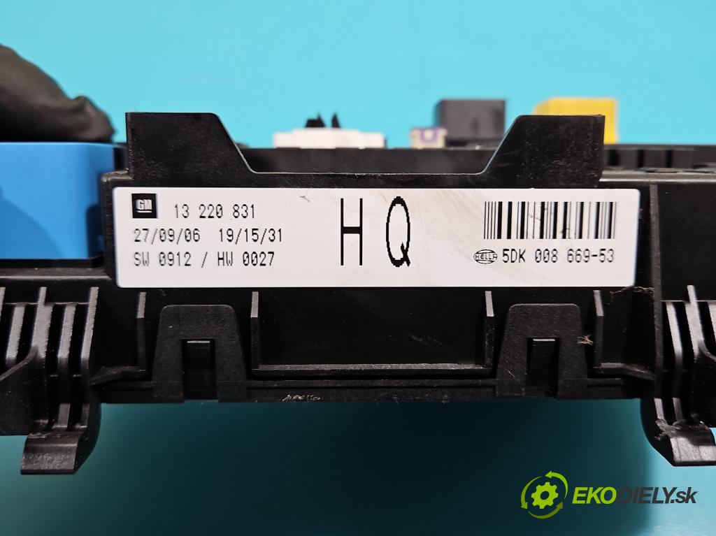 Opel Astra III 2004-2014 1.9 cdti 101 hp manual 74 kW 1910 cm3 5- skříňka pojistková 13220831 (Pojistkové skříňky)