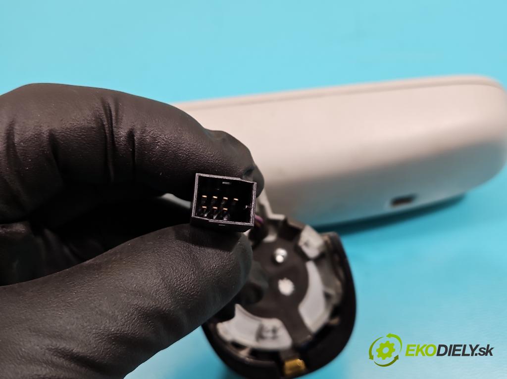 Audi A8 D4 2009-2017 3.0 TFSI automatic 213 kW 2995 cm3 4- zpětné zrcátko vnitřní  (Světla vnitřní)