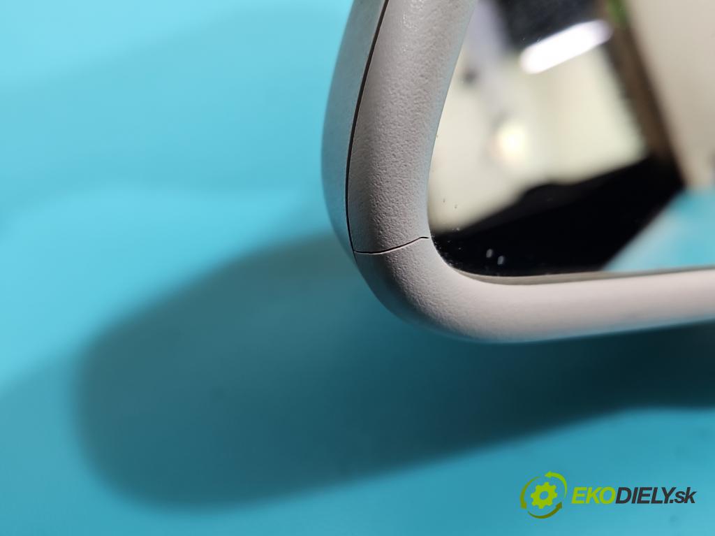 Audi A8 D4 2009-2017 3.0 TFSI automatic 213 kW 2995 cm3 4- zpětné zrcátko vnitřní  (Světla vnitřní)