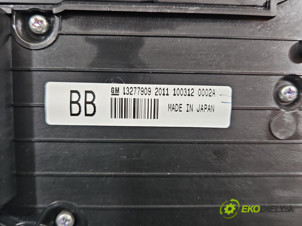 Opel Insignia A 2008-2017 2.0 T 220KM automatic 162 kW 1998 cm3 5- Radio originál 13277909