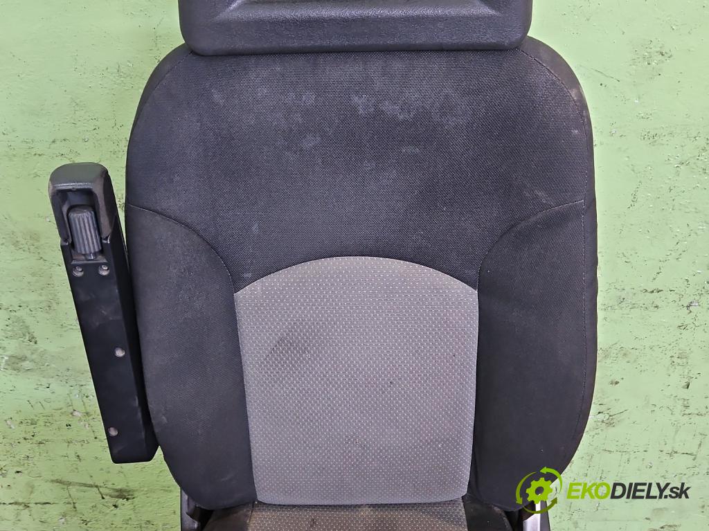 Iveco Daily IV 2006-2014 2.3 HPI 106 HP manual 78 kW 2287 cm3 5- Sedačka ľavý  (Sedačky, sedadlá)