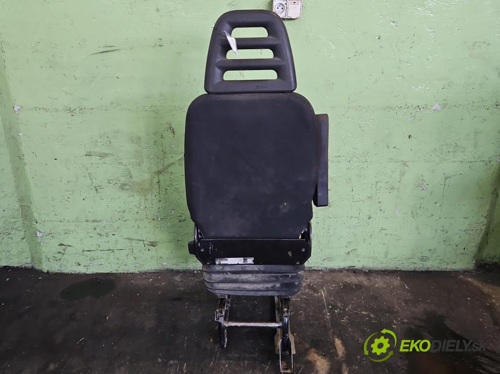 Iveco Daily IV 2006-2014 2.3 HPI 106 HP manual 78 kW 2287 cm3 5- Sedačka ľavý  (Sedačky, sedadlá)