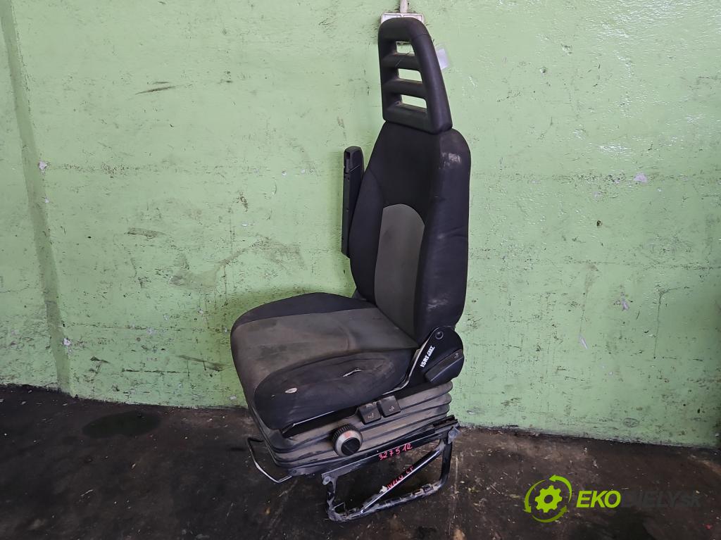 Iveco Daily IV 2006-2014 2.3 HPI 106 HP manual 78 kW 2287 cm3 5- Sedačka ľavý  (Sedačky, sedadlá)
