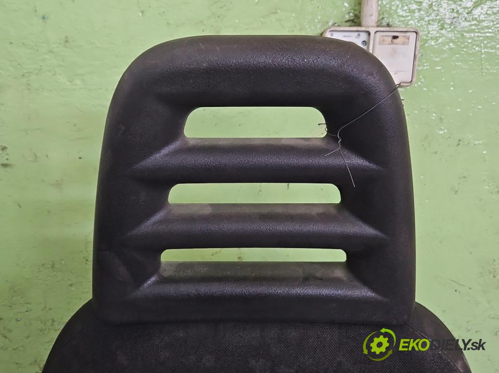 Iveco Daily IV 2006-2014 2.3 HPI 106 HP manual 78 kW 2287 cm3 5- Sedačka ľavý  (Sedačky, sedadlá)