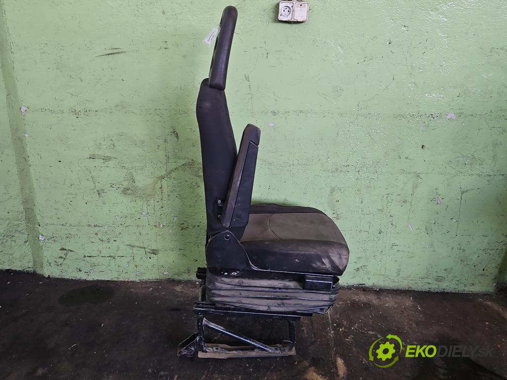 Iveco Daily IV 2006-2014 2.3 HPI 106 HP manual 78 kW 2287 cm3 5- Sedačka ľavý  (Sedačky, sedadlá)