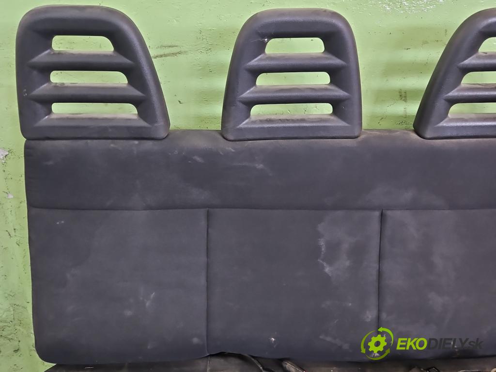 Iveco Daily IV 2006-2014 2.3 HPI 106 HP manual 78 kW 2287 cm3 5- Pohovka: zadné  (Sedačky, sedadlá)