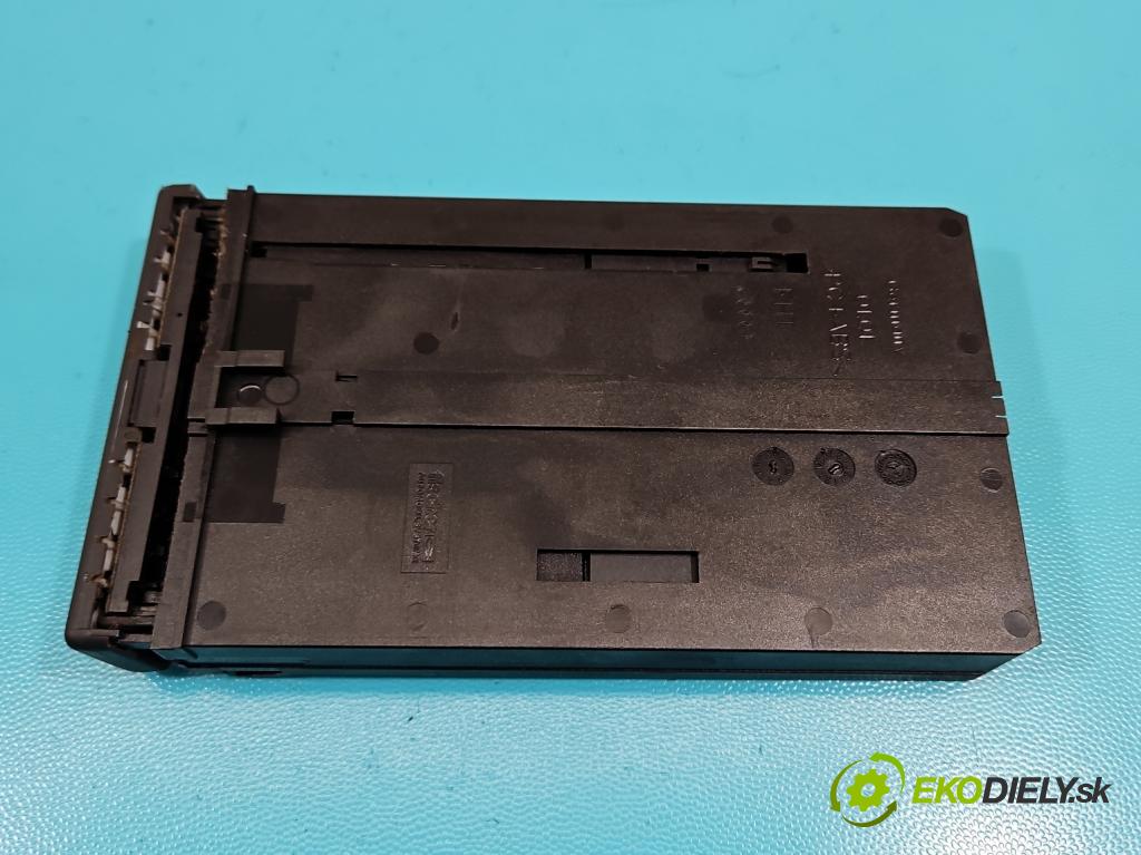 Audi A4 B6 2000-2004 1.6 8V 102 HP manual 75 kW 1595 cm3 4- Rukojeť: na nápoje: 8E1862534H (Úchyty, držiaky na nápoje)