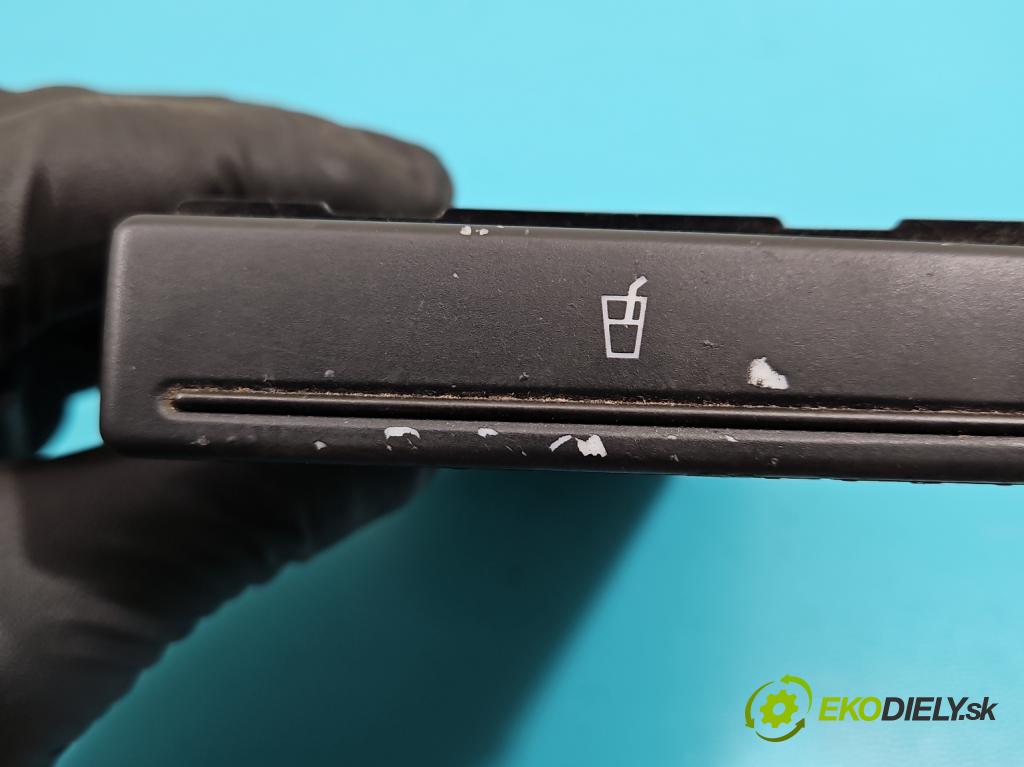 Audi A4 B6 2000-2004 1.6 8V 102 HP manual 75 kW 1595 cm3 4- Rukojeť: na nápoje: 8E1862534H (Úchyty, držiaky na nápoje)